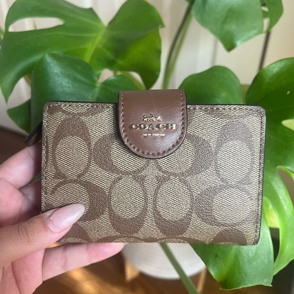 Coach Wallet - Picture 1 of 7